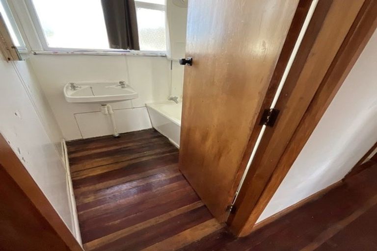 Photo of property in 11 Hinemoa Street, Levin, 5510