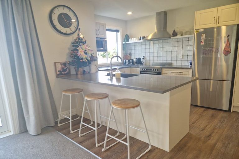 Photo of property in 6 Cosgrove Rise, Riverstone Terraces, Upper Hutt, 5018