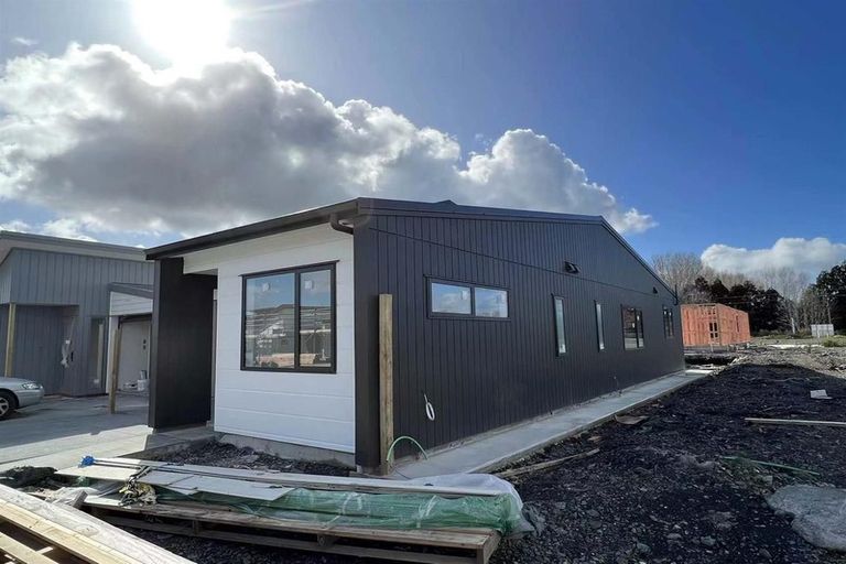 Photo of property in 22 Clayden Shuttleworth Street, Papakura, 2110