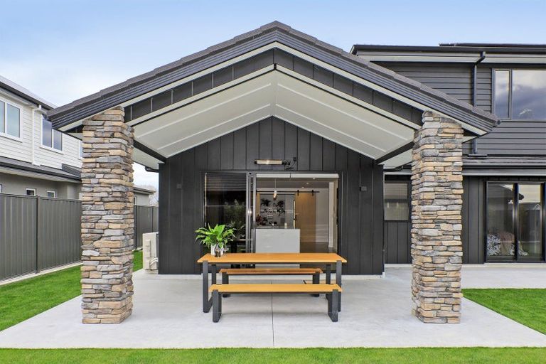 Photo of property in 40 Aspiring Drive, Poraiti, Napier, 4112