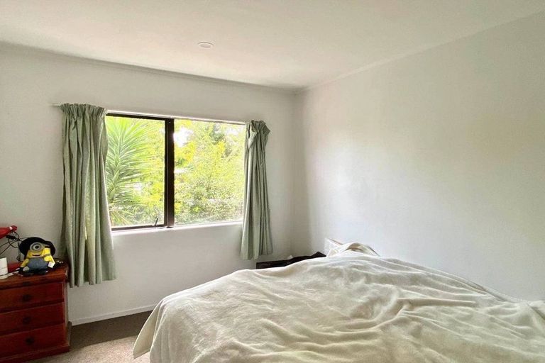 Photo of property in 1/13 Trengove Place, West Harbour, Auckland, 0618