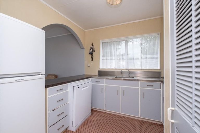 Photo of property in 28 Castle Street, Eltham, 4322