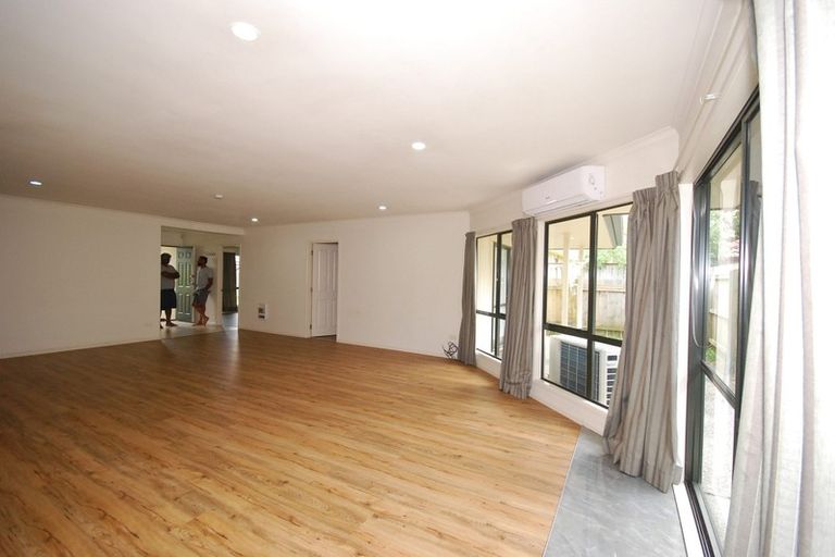 Photo of property in 74 Redcastle Drive, East Tamaki, Auckland, 2013