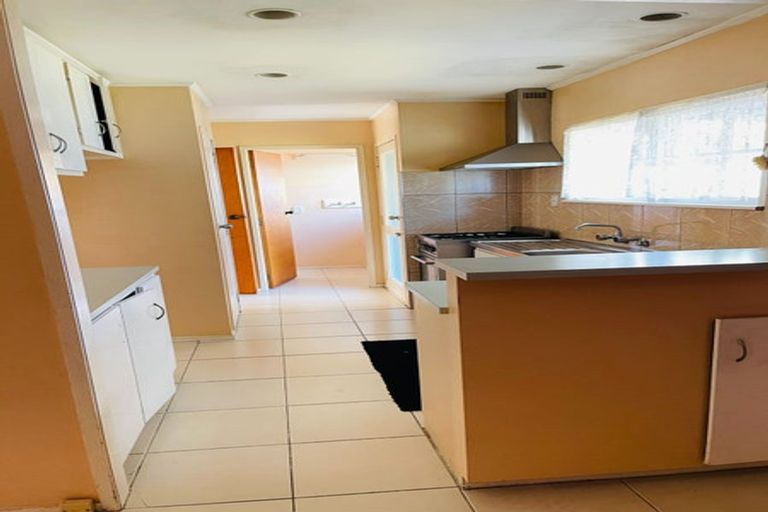 Photo of property in 422 Roscommon Road, Clendon Park, Auckland, 2103