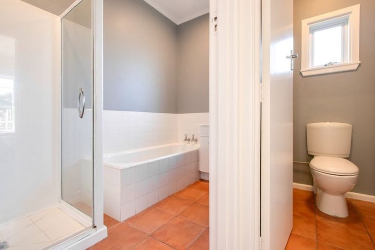 Photo of property in 1426 Karamu Road North, Mayfair, Hastings, 4122