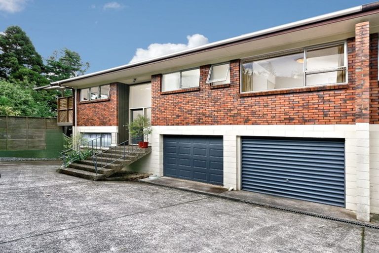 Photo of property in 2/55a West Lynn Road, Titirangi, Auckland, 0604