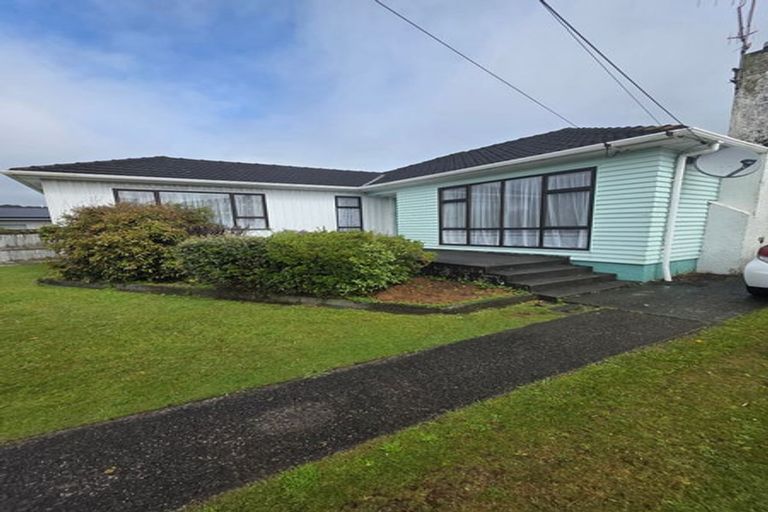Photo of property in 27 Wainuiomata Road, Wainuiomata, Lower Hutt, 5014
