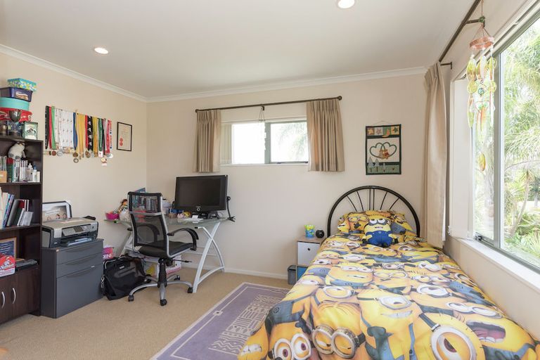 Photo of property in 27 Fergy Crescent, Wattle Downs, Auckland, 2103