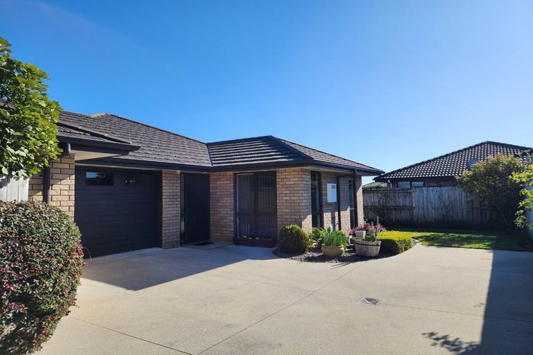 Photo of property in 21 Rainey Crescent, Papamoa Beach, Papamoa, 3118
