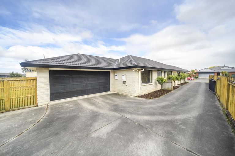 Photo of property in 20 Boston Parade, Kelvin Grove, Palmerston North, 4414