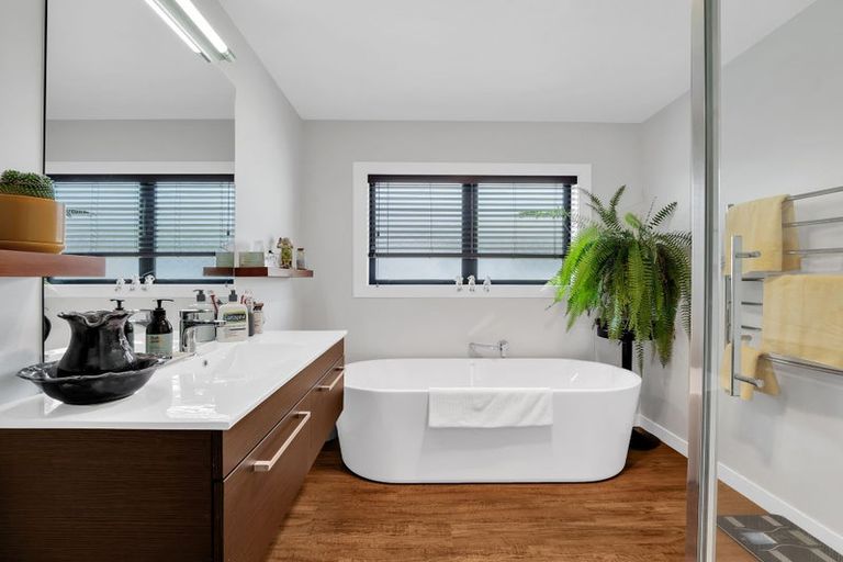 Photo of property in 27 Balrickard Way, Milson, Palmerston North, 4414