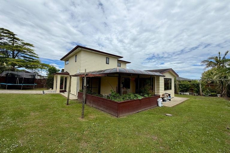 Photo of property in 9 Crestlands Place, Papakura, 2110