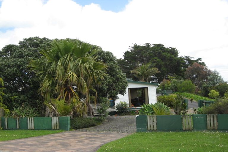 Photo of property in 26 Tindalls Bay Road, Tindalls Beach, Whangaparaoa, 0930