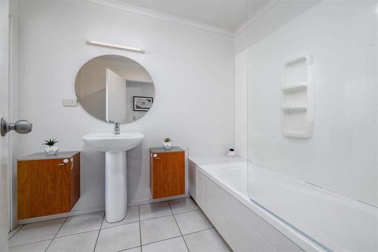 Photo of property in 15 Espalier Drive, Henderson, Auckland, 0612