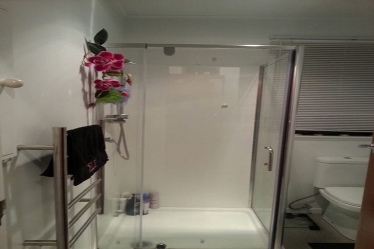 Photo of property in 3/240 Hurstmere Road, Takapuna, Auckland, 0622