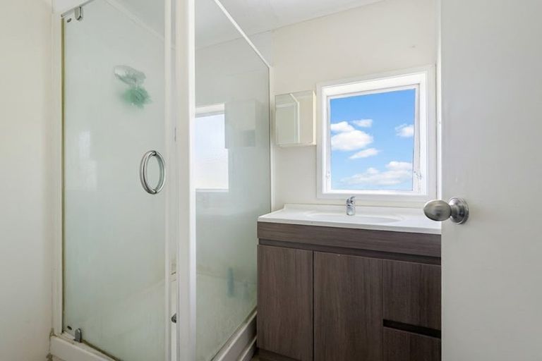 Photo of property in 13 Hellyers Street, Birkdale, Auckland, 0626
