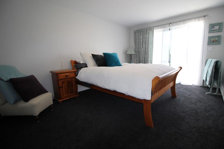 Photo of property in 24 Lewis Road, Springvale, Alexandra, 9393