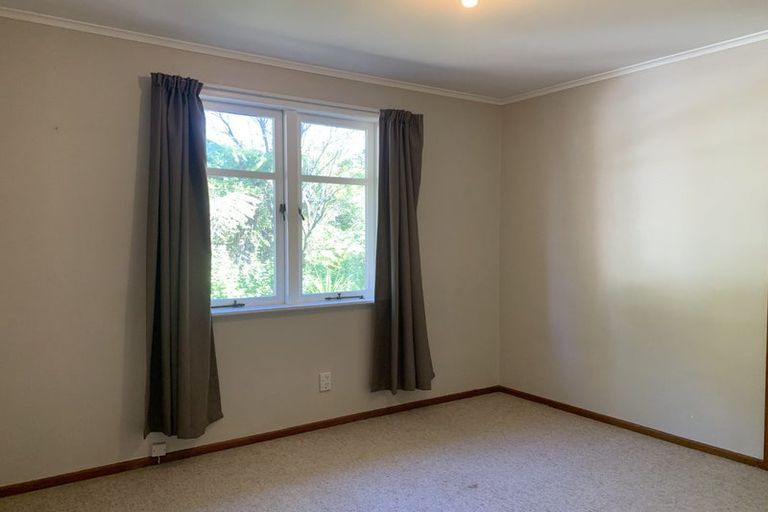 Photo of property in 50 Edmonton Road, Henderson, Auckland, 0612
