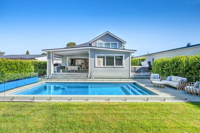 Photo of property in 82 The Circle, Manly, Whangaparaoa, 0930