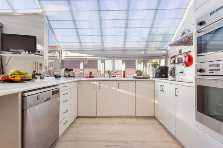 Photo of property in 2/14 Takutai Avenue, Bucklands Beach, Auckland, 2012