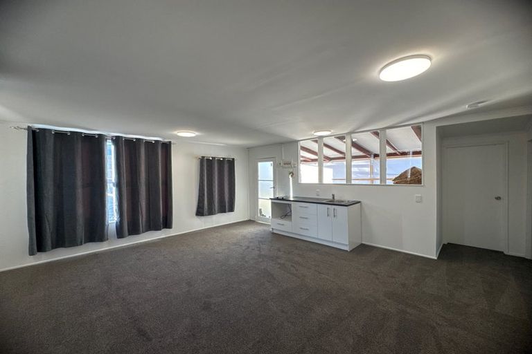 Photo of property in 127 Edgewater Drive, Pakuranga, Auckland, 2010