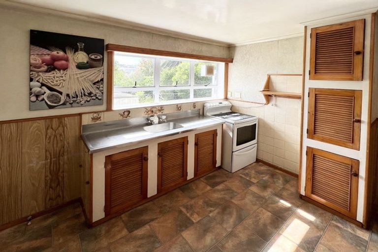 Photo of property in 25 Kaipatiki Road, Glenfield, Auckland, 0629