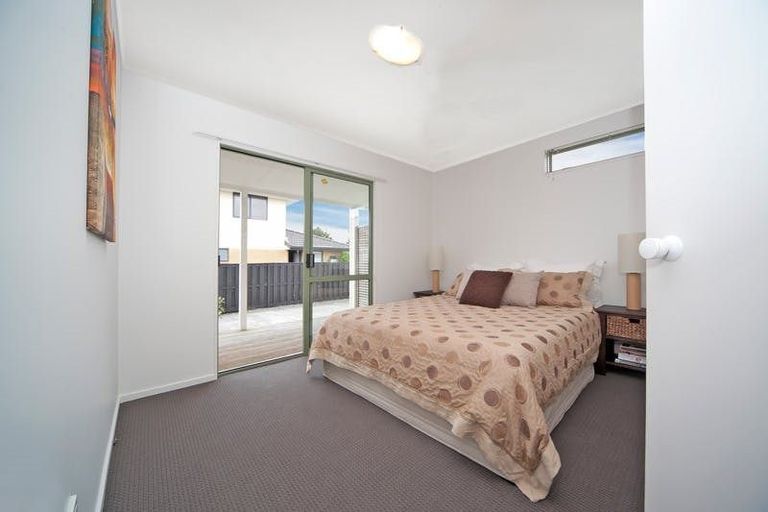 Photo of property in 17a Enderby Drive, Te Atatu Peninsula, Auckland, 0610