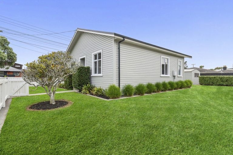 Photo of property in 1 Rainsford Street, Moturoa, New Plymouth, 4310