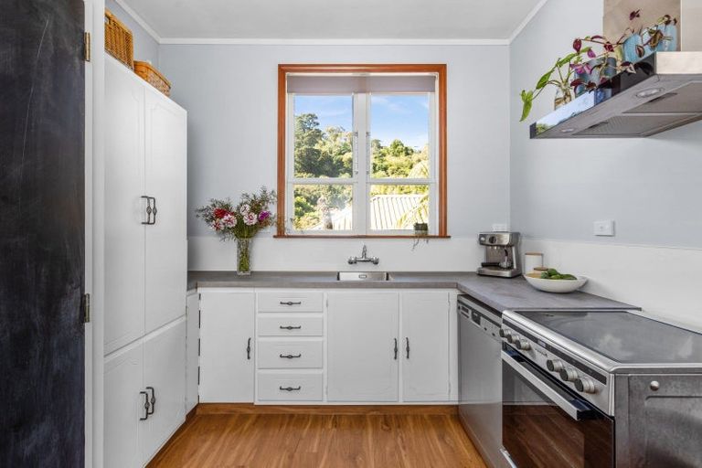 Photo of property in 6 Little Burke Street, Hospital Hill, Napier, 4110