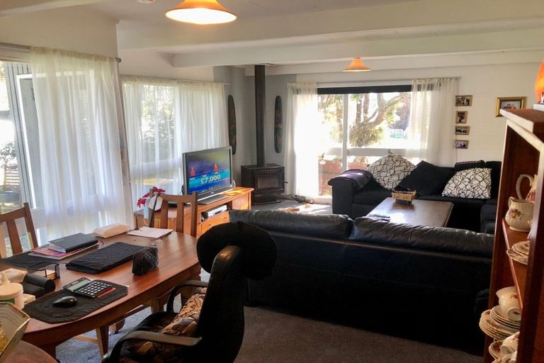 Photo of property in 1/1 Corrella Road, Belmont, Auckland, 0622