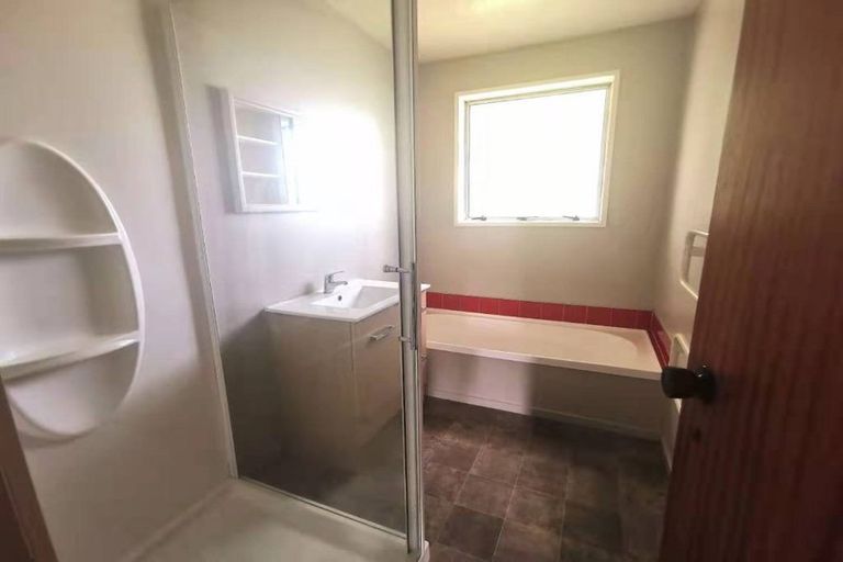 Photo of property in 6a Auburn Avenue, Upper Riccarton, Christchurch, 8041