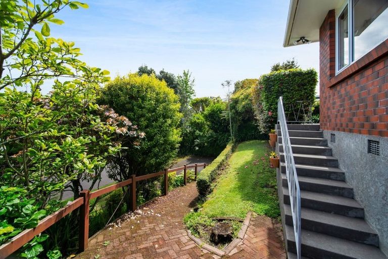 Photo of property in 10 Beaumont Crescent, Frankleigh Park, New Plymouth, 4310