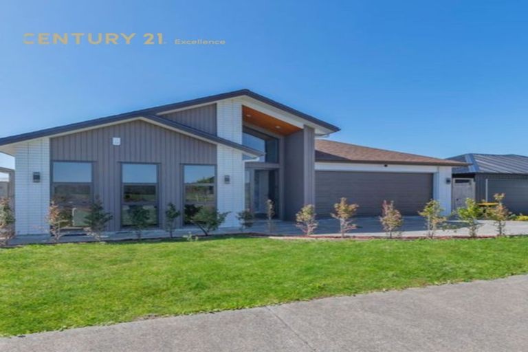 Photo of property in 55 Clarks Beach Road, Clarks Beach, 2122