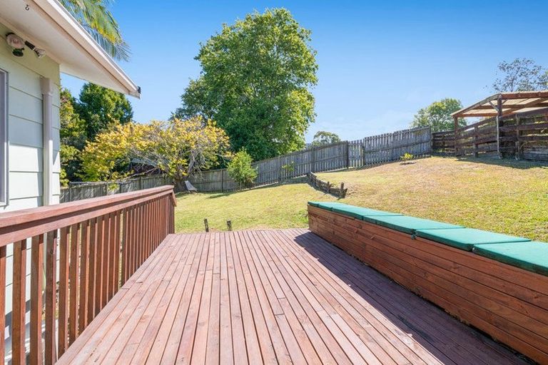 Photo of property in 8 Teviot Place, Totara Vale, Auckland, 0629