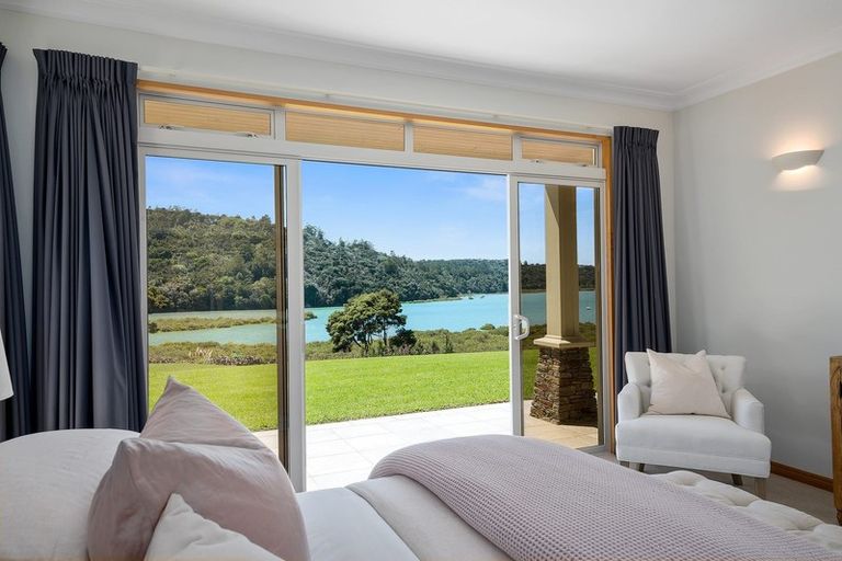 Photo of property in 109 Warman Road, Okura, Auckland, 0792