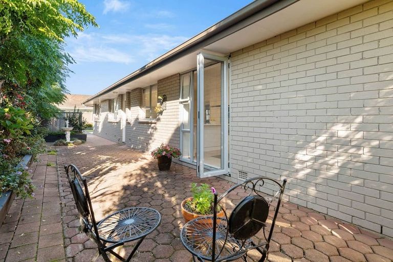 Photo of property in 32 Fielding Crescent, Farm Cove, Auckland, 2012