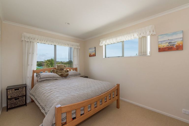 Photo of property in 27 Fergy Crescent, Wattle Downs, Auckland, 2103