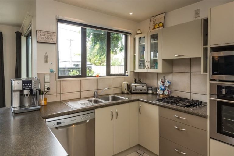 Photo of property in 1 Trist Place, Edgeware, Christchurch, 8013