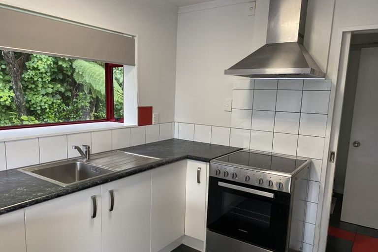 Photo of property in 20 Ted Gilberd Place, Newlands, Wellington, 6037