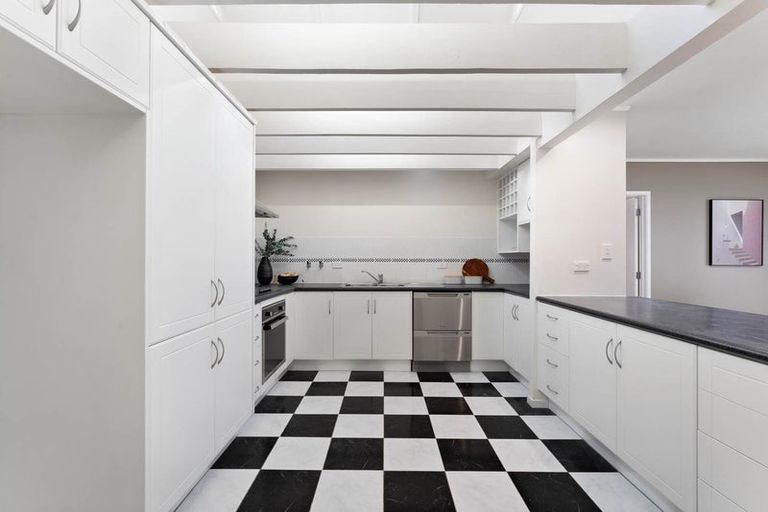 Photo of property in 55 Meadowvale Avenue, Forrest Hill, Auckland, 0620