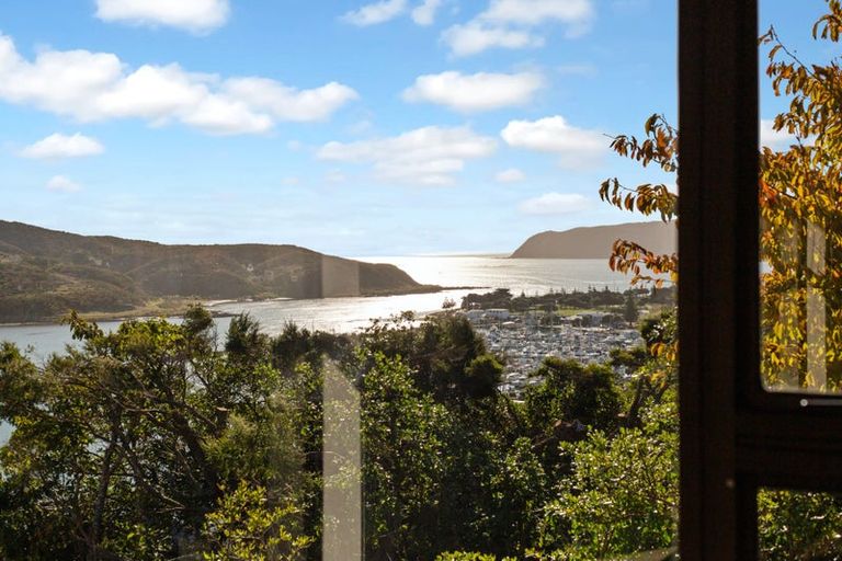 Photo of property in 47 Kiriwai Road, Paremata, Porirua, 5024