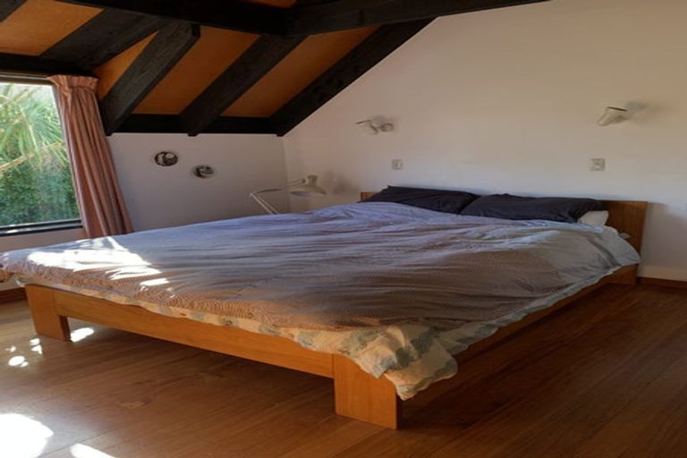 Photo of property in 2b Pitoitoi Road, Days Bay, Lower Hutt, 5013