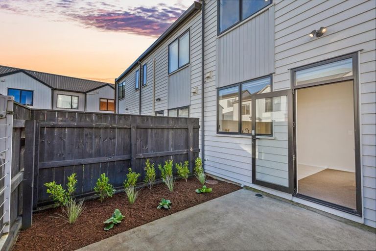 Photo of property in 12 Uku Lane, Hobsonville, Auckland, 0616