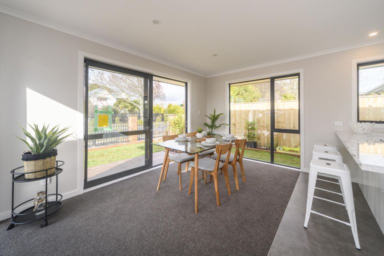 Photo of property in 18 Raglan Avenue, Cloverlea, Palmerston North, 4412
