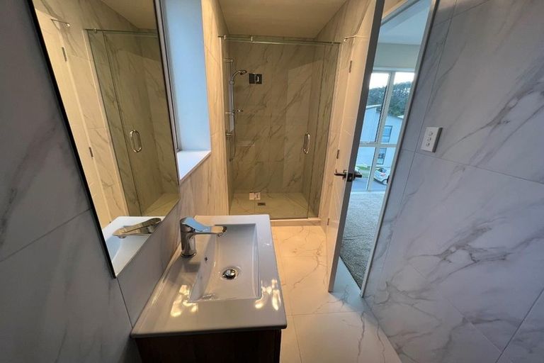 Photo of property in 3 Waihou Crescent, Albany Heights, Auckland, 0632