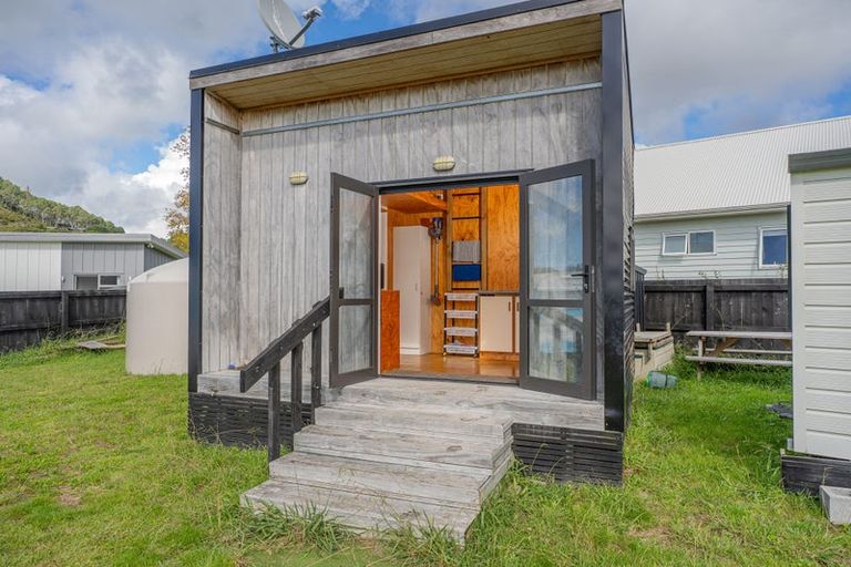 Photo of property in 1 Tinirau Place, Cooks Beach, 3591