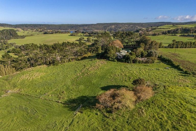 Photo of property in 2640 South Head Road, South Head, Helensville, 0874