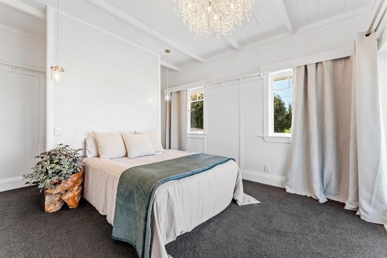 Photo of property in 18 Penton Road, Stanmore Bay, Whangaparaoa, 0932