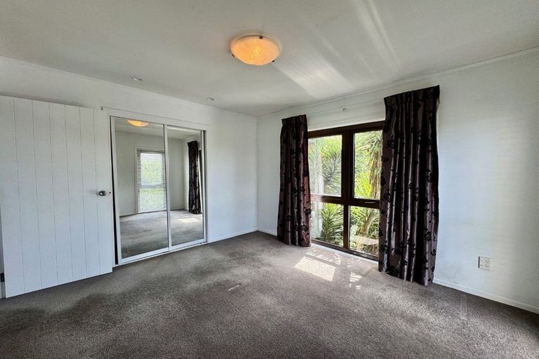 Photo of property in 21 Oreil Avenue, West Harbour, Auckland, 0618