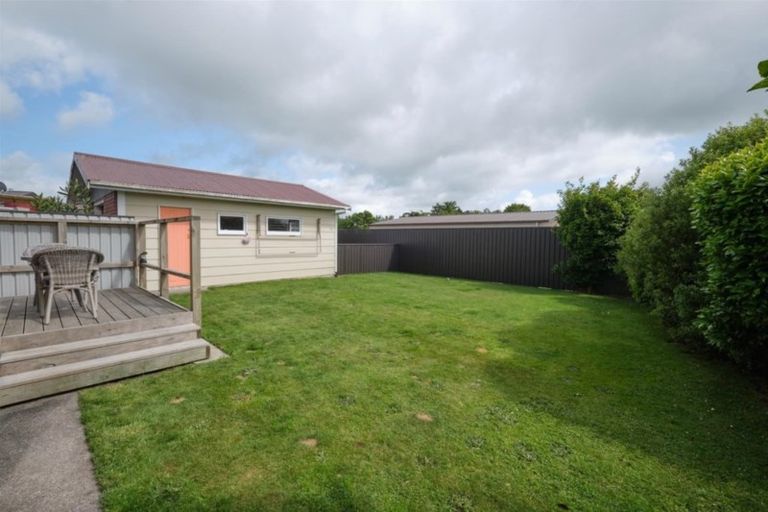 Photo of property in 22 Oberon Street, Stratford, 4332
